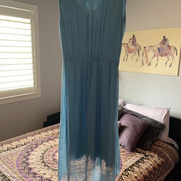 Gorgeous summer dress flows beautifully. Can be tied at front or back. Size M - Picture 3 of 11